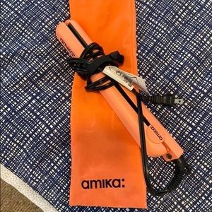 Amika straightener